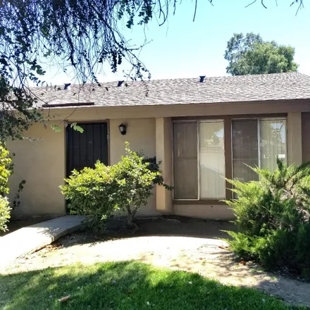 Buy this 2 bed condo on 4814 East Rialto Avenue in Fresno, CA 93726