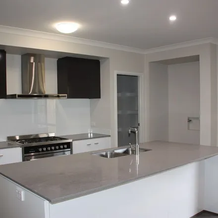 Image 2 - Whitsunday Court, Pimpama QLD 4209, Australia - Apartment for rent