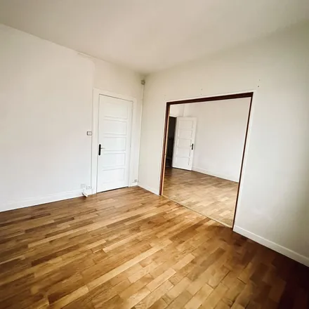 Rent this 3 bed apartment on 4 Rue Cuvier in 38000 Grenoble, France