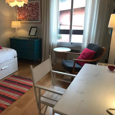 Rent this 2 bed room on Alameda Alto da Barra in 2780-052 Oeiras, Portugal