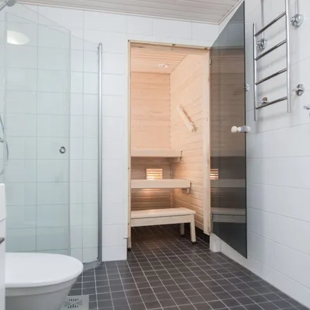 Rent this 3 bed apartment on Kielotie 8 in 01300 Vantaa, Finland