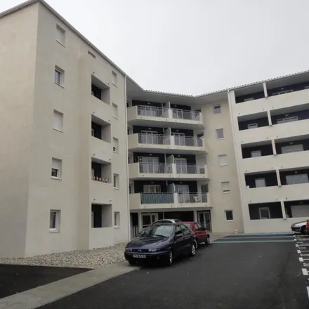 Rent this 4 bed apartment on 65 Rue des Capucins in 30130 Pont-Saint-Esprit, France