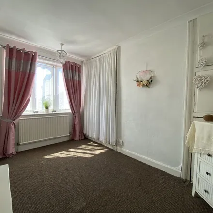 Rent this 3 bed duplex on Churchfield Road in North Lincolnshire, DN16 3DH