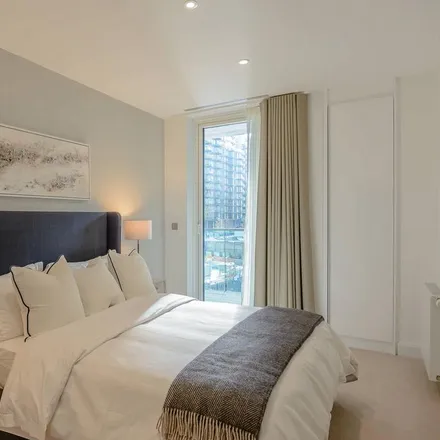 Image 3 - Ostro Tower, 31 Harbour Way, Canary Wharf, London, E14 9PD, United Kingdom - Apartment for rent