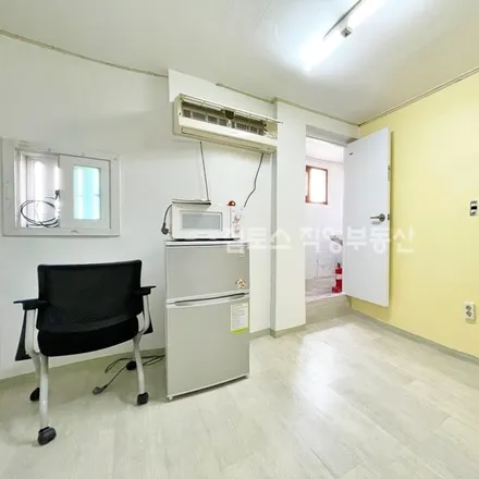 Rent this studio apartment on 서울특별시 관악구 신림동 1519-15