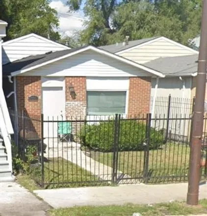 Rent this 3 bed house on 6750 South Racine Avenue in Chicago, IL 60620