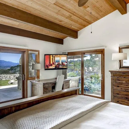 Rent this 4 bed house on Santa Barbara