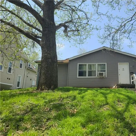 Buy this 3 bed house on 1132 19th Street in Des Moines, IA 50314