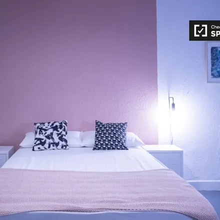 Rent this 8 bed room on Conservatori Professional de Música de València in Plaça de Sant Esteve, 3