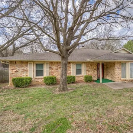 Buy this 4 bed house on 1565 Cherokee Hills Drive in Bartlesville, OK 74006