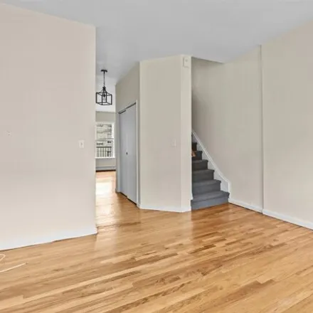 Image 7 - 48 Monticello Avenue, Jersey City, NJ 07304, USA - House for rent