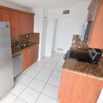 Image 6 - 7300 Wayne Avenue, Atlantic Heights, Miami Beach, FL 33141, USA - Condo for rent