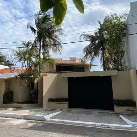 Rent this 3 bed house on Calle Marlín in Costa de Oro, 94299