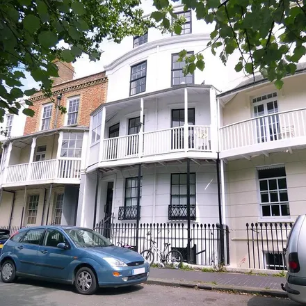 Image 1 - South Terrace, Littlehampton, BN17 5PS, United Kingdom - Apartment for rent