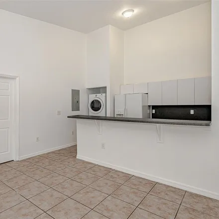 Image 6 - 2516 Lincoln Street, Hollywood, FL 33020, USA - Apartment for rent