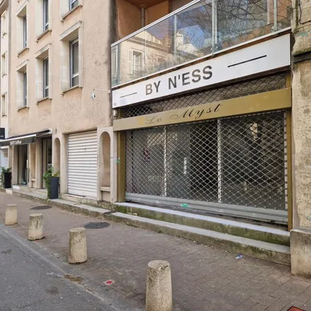 Image 1 - 49 Rue Grande-Fusterie, 84000 Avignon, France - Apartment for rent