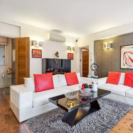 Rent this 2 bed apartment on Walpole Street in London, SW3 4QS