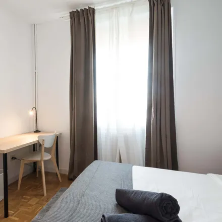 Rent this 4 bed room on Calle de Toledo in 77, 28005 Madrid