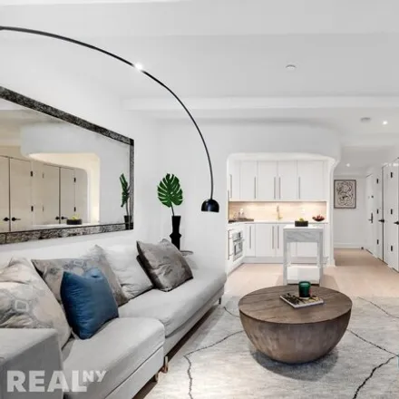 Image 2 - 535 East 12th Street, New York, NY 10009, USA - Condo for sale