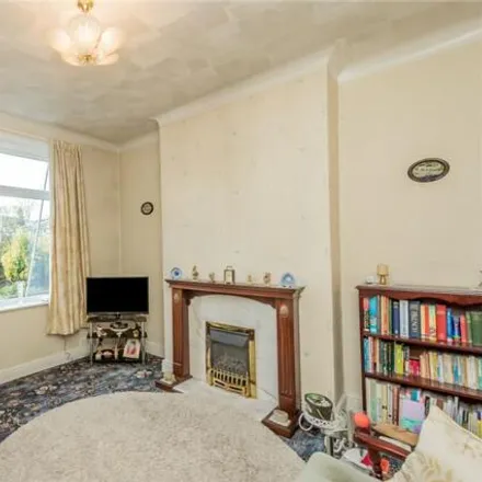 Image 4 - Howard Park, Cleckheaton, BD19 3SF, United Kingdom - Townhouse for sale