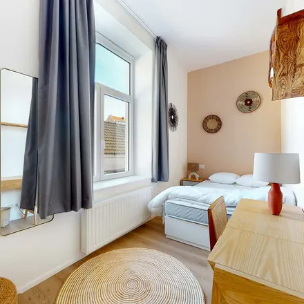 Rent this 12 bed room on Rue Égide Walschaerts - Égide Walschaertsstraat 29 in 1060 Saint-Gilles - Sint-Gillis, Belgium