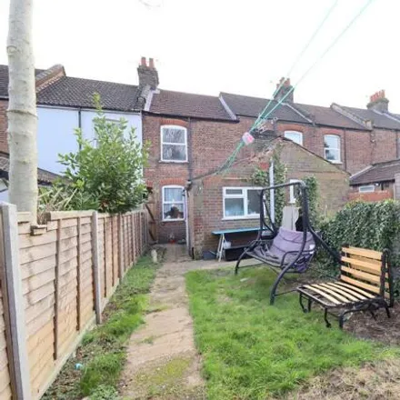 Image 7 - St Peters Road, Luton, LU1 1PG, United Kingdom - Townhouse for sale