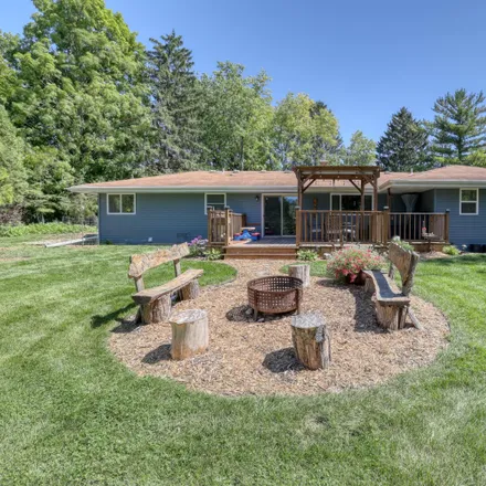 Image 3 - 101 Lakeview Court, Village of Pewaukee, WI 53072, USA - House for sale
