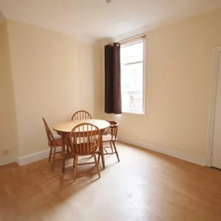 Image 3 - Harrow Road, Leicester, LE3 0JZ, United Kingdom - Townhouse for rent