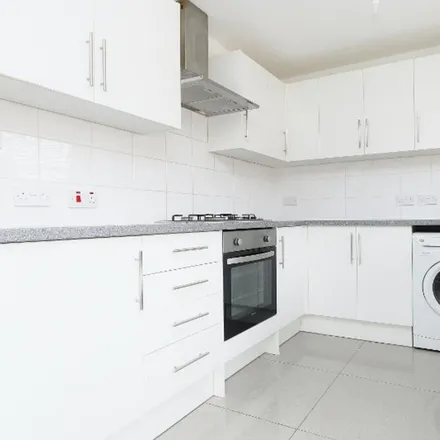 Image 4 - 273 Boundary Road, London, E17 8NE, United Kingdom - House for rent