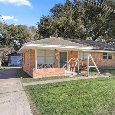 Buy this 1 bed house on 1366 Montgomery Street in La Marque, TX 77568