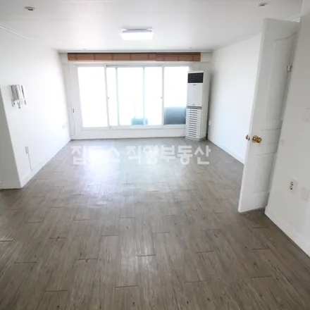 Rent this 4 bed apartment on 서울특별시 강남구 역삼동 661-16