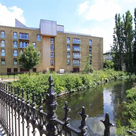 Rent this 2 bed apartment on Kings Mill Way in Denham, UB9 4BT