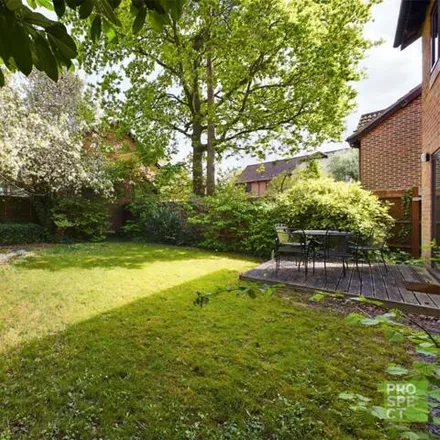 Image 2 - Heather Close, Finchampstead, RG40 4PX, United Kingdom - House for sale