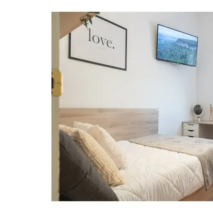 Rent this 5 bed room on Melotron in Calle de Meléndez Valdés, 28015 Madrid