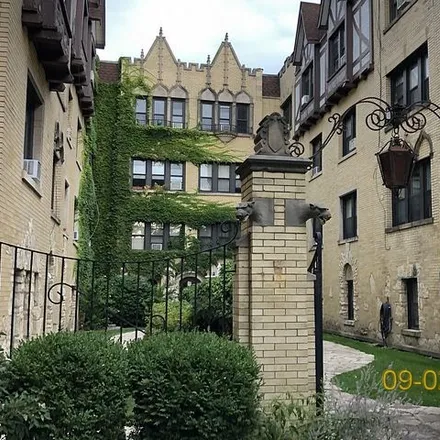 Image 3 - 5649-5659 North Spaulding Avenue, Chicago, IL 60659, USA - House for sale