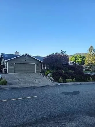Buy this 3 bed house on 922 Northwest Regent Drive in Grants Pass, OR 97526