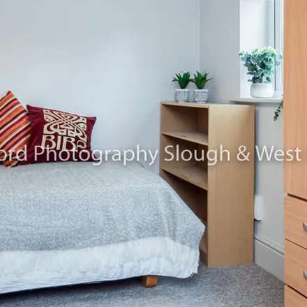 Image 4 - 57 Broomfield, Guildford, GU2 8LH, United Kingdom - Duplex for rent