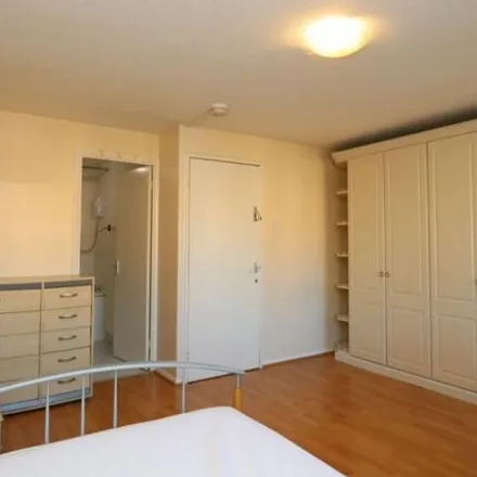 Rent this studio house on 3 Inglewood Close in Millwall, London