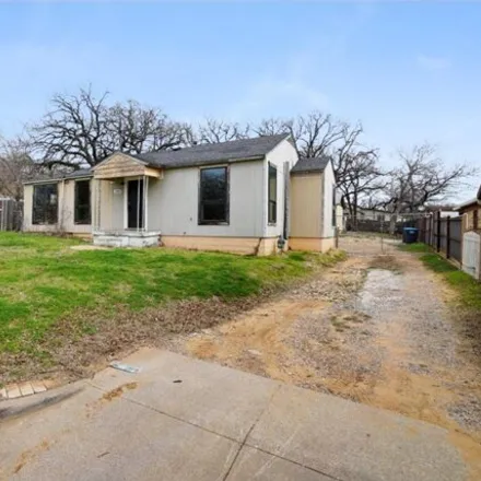 Image 3 - 4801 Tallman Street, Fort Worth, TX 76119, USA - House for sale