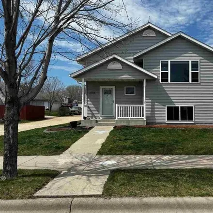 Buy this 4 bed house on 2105 Stark St in Saint Peter, Minnesota