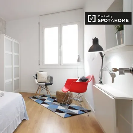 Rent this 4 bed room on Farmàcia Domingo Esgleyes in Míriam, Carrer Gran de Gràcia