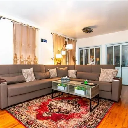 Image 4 - 1727 East 14th Street, New York, NY 11229, USA - House for sale