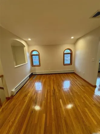 Image 8 - 22-04 Ryan Court, New York, NY 11357, USA - House for rent