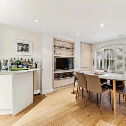 Rent this 3 bed townhouse on 13 Gillingham Street in London, SW1V 1HN