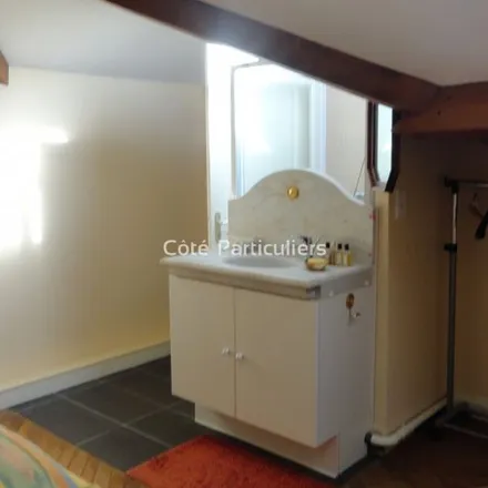 Rent this 4 bed apartment on Place Richelieu in Place de Richelieu, 85400 Luçon