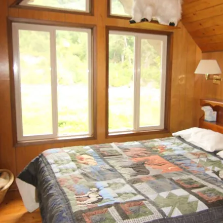 Rent this 3 bed house on Skykomish