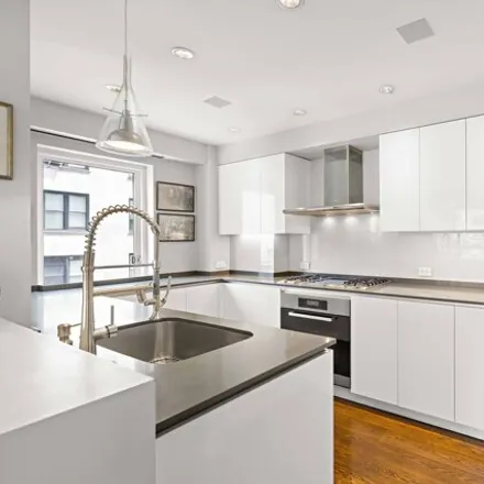 Image 7 - 111 East 64th Street, New York, NY 10065, USA - Apartment for sale