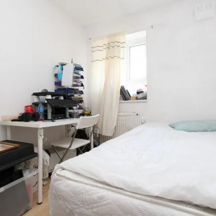 Image 4 - Ashcombe House, Grace Street, Bromley-by-Bow, London, E3 3DJ, United Kingdom - Apartment for rent