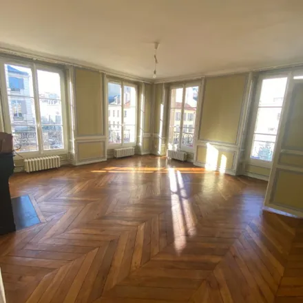 Image 5 - Place d'Armes, Avenue de Sceaux, 78000 Versailles, France - Apartment for rent