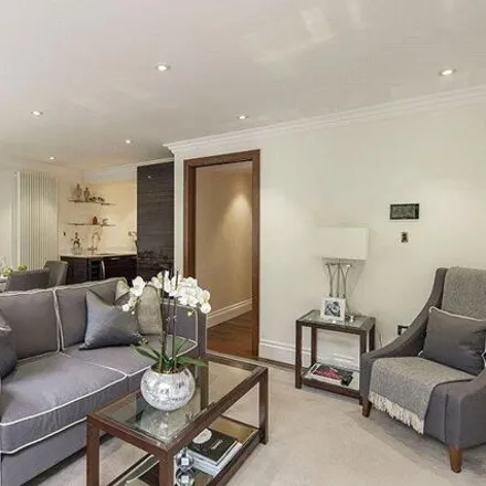 Image 3 - Garden House, 86-92 Kensington Gardens Square, London, W2 4BB, United Kingdom - Apartment for rent